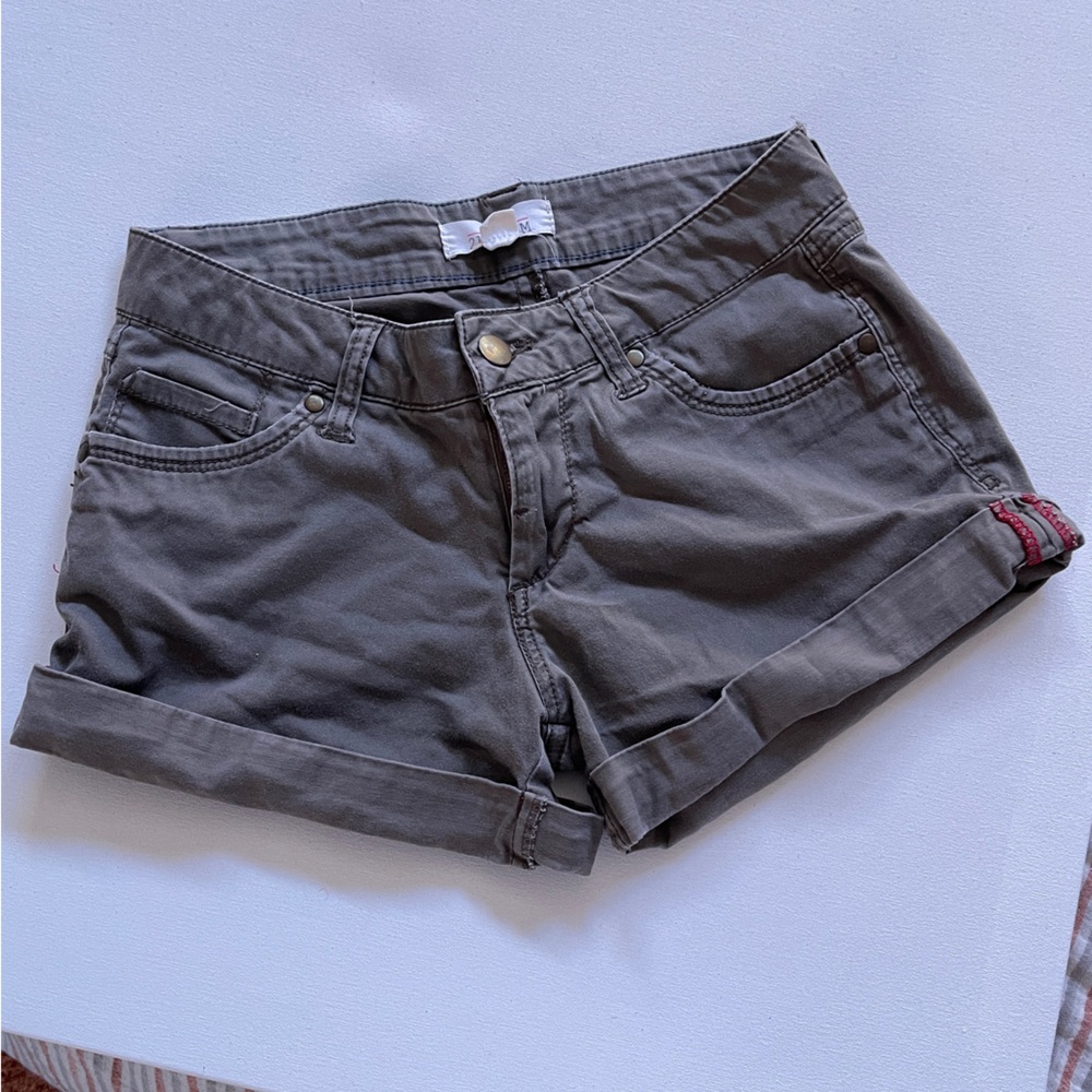 Forever 21 army green shorts size 24